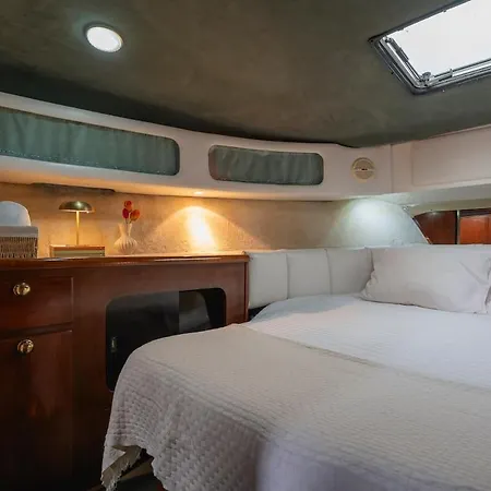 Botel Classic Seadream Yacht