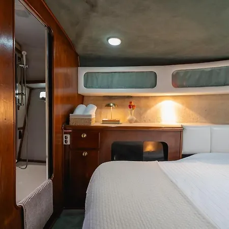 Botel Classic Seadream Yacht